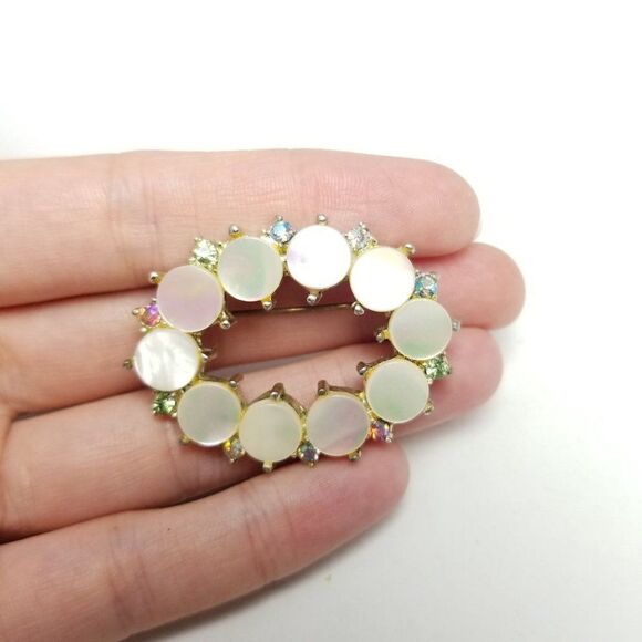 Vintage Pastel Rhinestone and Faux Mother of Pearl Oval Brooch, Retro Lapel Pin - Picture 5 of 6